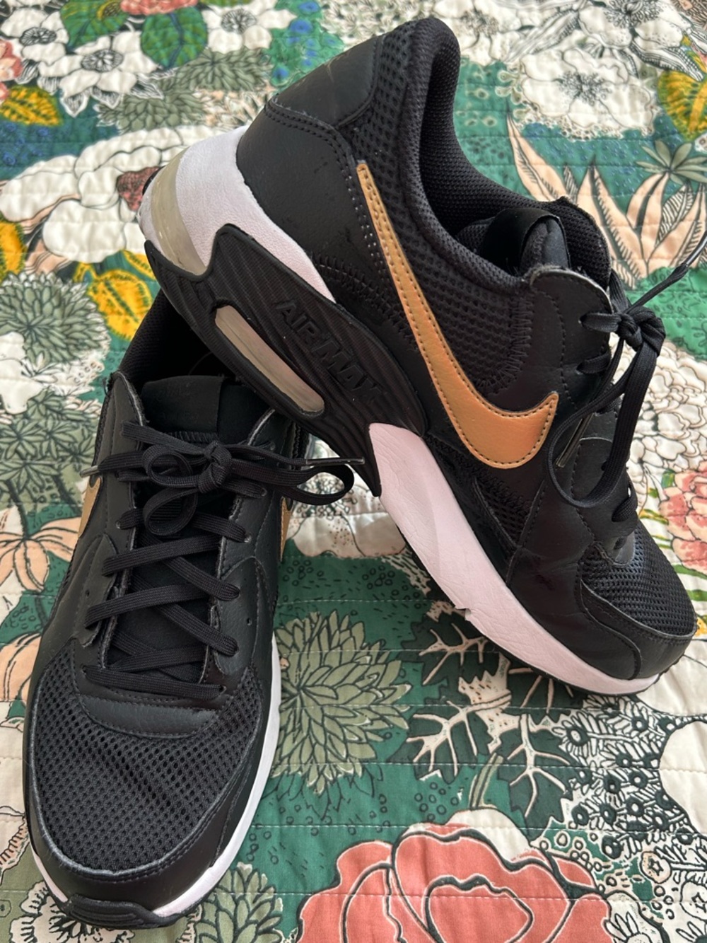 Nike Air Max Excee Women’s Black White and Gold Shoes Size 9